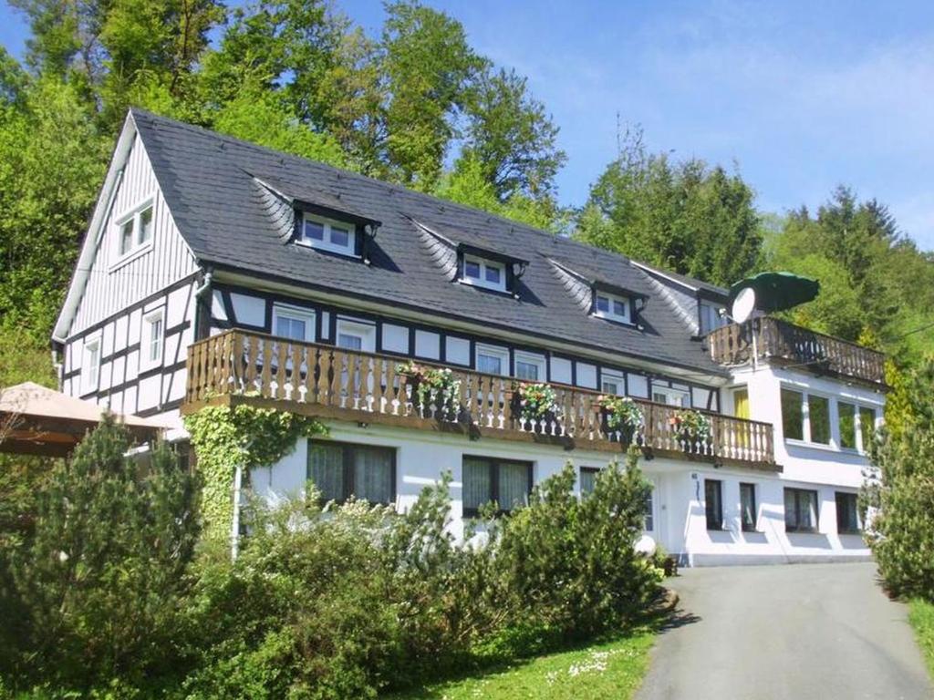 Appartements Ferienwohnungen Demberg Alte Poststraße 40 57392 Schmallenberg