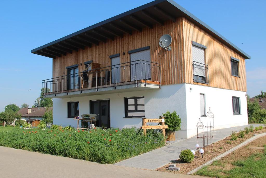 Ferienwohnungen \ Kaspar-Fuchs-Str. 16 a, 89407 Dillingen an der Donau