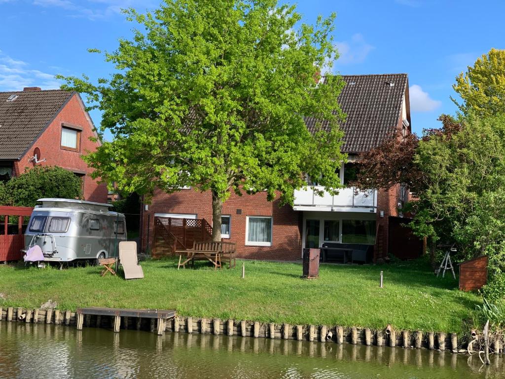 Appartements Ferienwohnungen direkt am Wasser in Glückstadt Grillchaussee 17 25348 Glückstadt