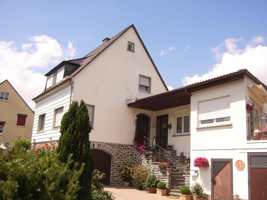 Appartements Ferienwohnungen Eckstein Weingartenstr. 72 54470 Bernkastel-Kues