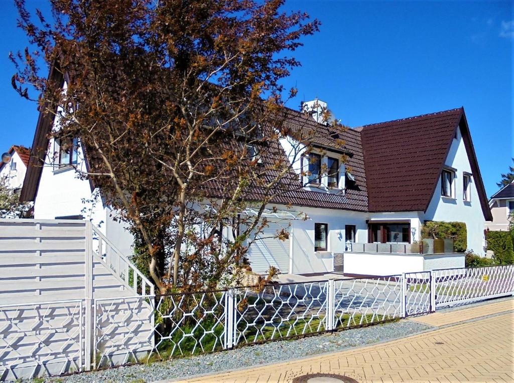 Appartements Ferienwohnungen/Ferienzimmer Seidel Rosenberg 26 18374 Zingst