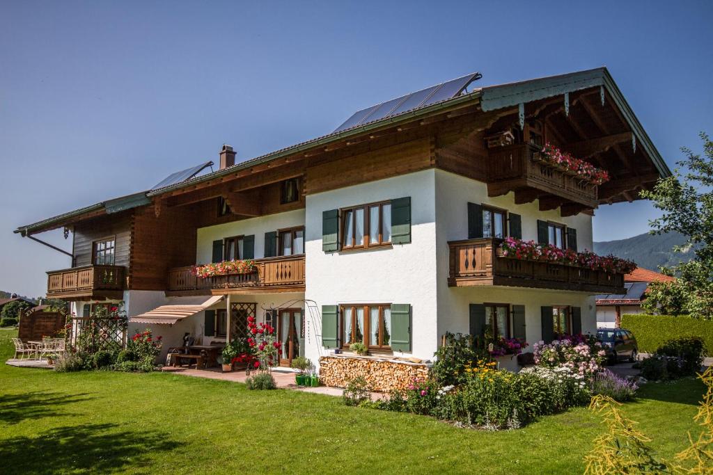 Ferienwohnungen Haus Martin Abt-Johannes-Höck-Strasse 20, 83334 Inzell