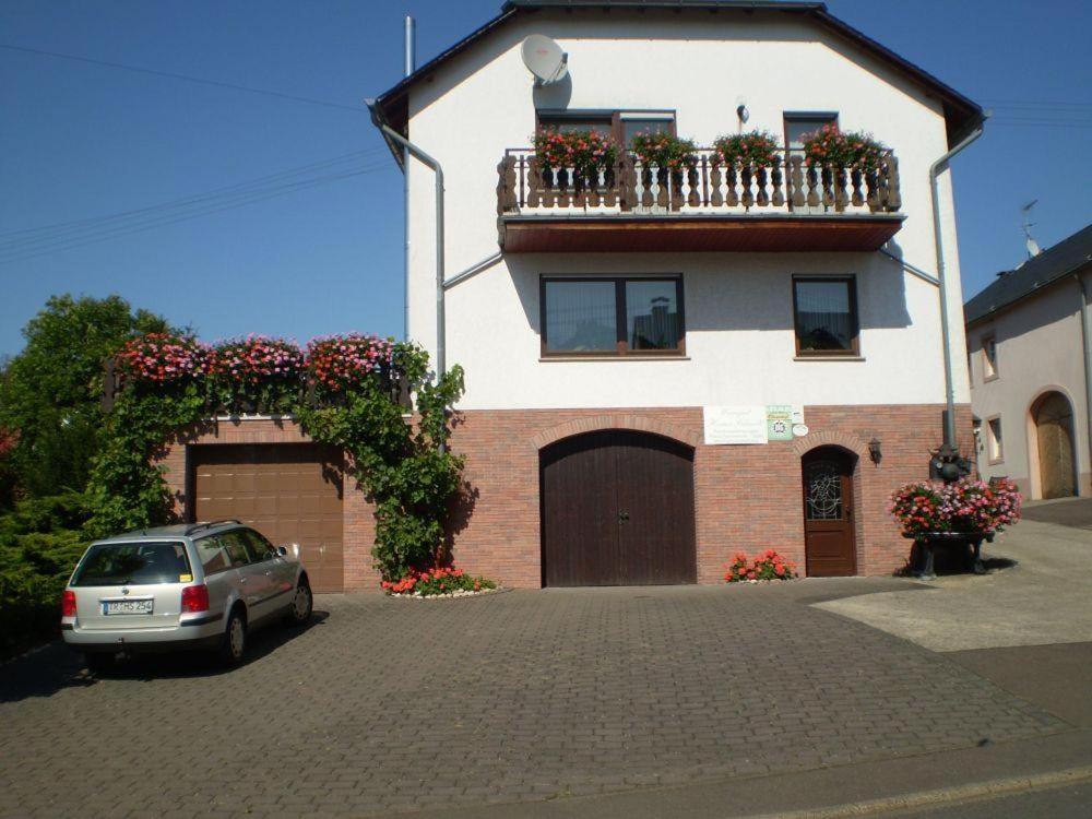 Appartements Ferienwohnungen Heinz Schmitt Kapellenstraße 3 54329 Niedermennig