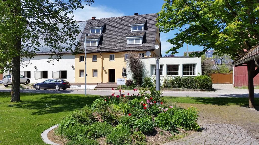 Appartements Ferienwohnungen Hof Plenkitten Kapellenstr. 2 89601 Ingstetten