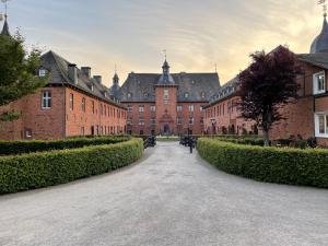 Appartements Ferienwohnungen Jagdschloss Adolphsburg Hauptstraße 1 57399 Kirchhundem Rhénanie du Nord - Westphalie