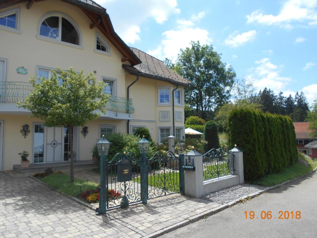 Appartements Ferienwohnungen Kamino Bildackerweg 13 79837 Häusern