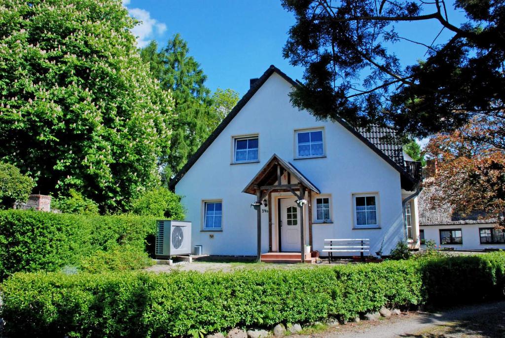 Appartements Ferienwohnungen Lancken_Granitz Dorfstraße 34b 18586 Blieschow