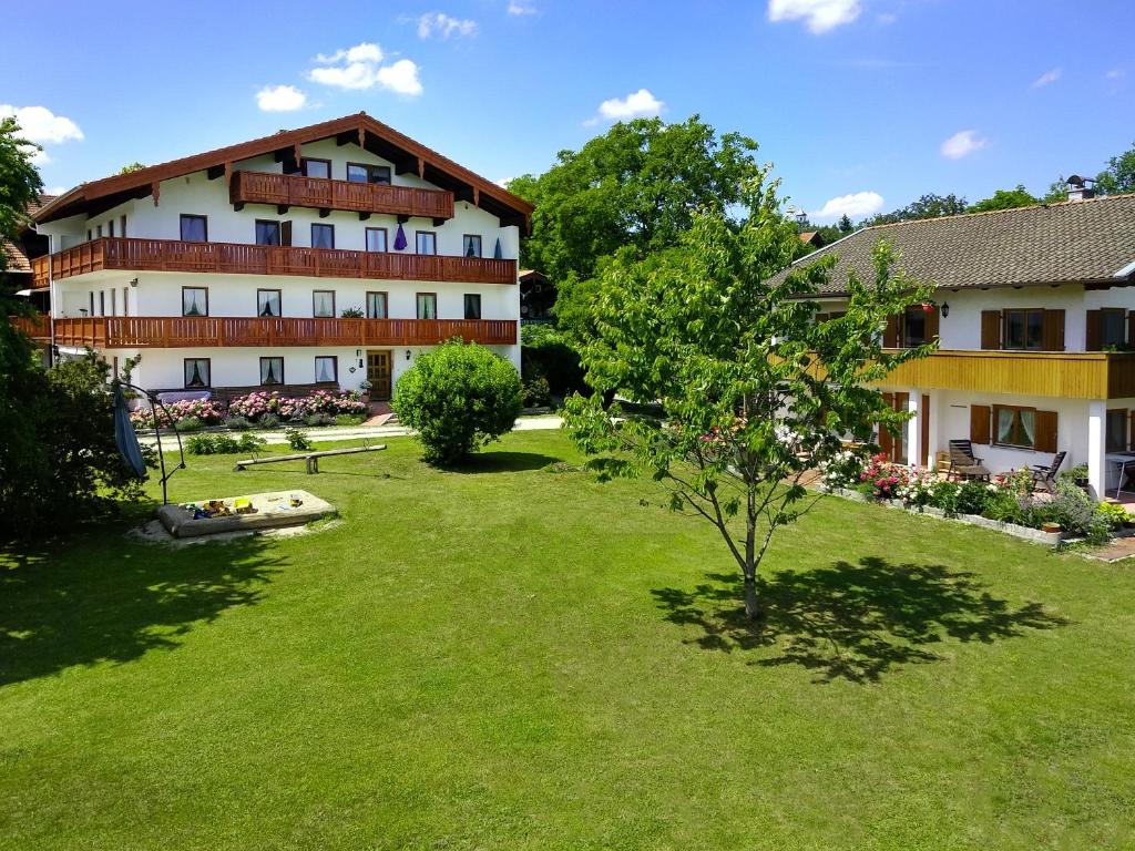 Appartements Ferienwohnungen Loisenhof Lienzing 3 83257 Gstadt am Chiemsee