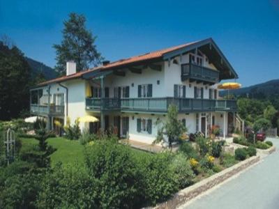 Appartements Ferienwohnungen Mayer Bartholomäus-Bacher-Strasse 3 83324 Ruhpolding