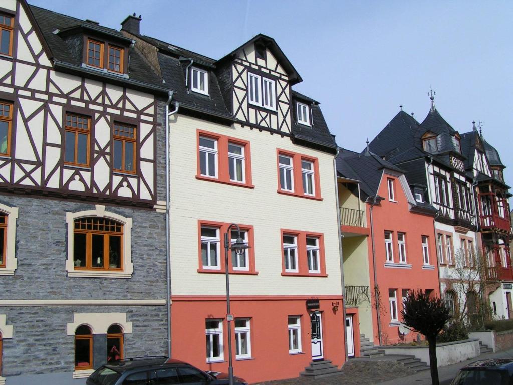 Appartements Ferienwohnungen Perlina Karpat Brüningstrasse 57 54470 Bernkastel-Kues