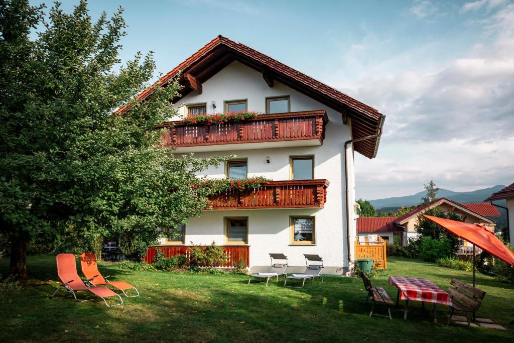 Appartements Ferienwohnungen Schmid Bergkirchlweg 15 93462 Lam