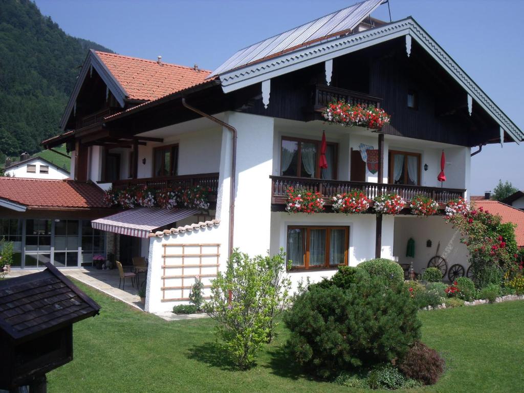 Appartements Ferienwohnungen Schweiger Hochfellnstraße 5 83324 Ruhpolding