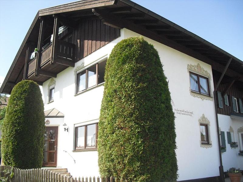 Appartements Ferienwohnungen Sonja Mairhausenstr. 8 83233 Bernau am Chiemsee