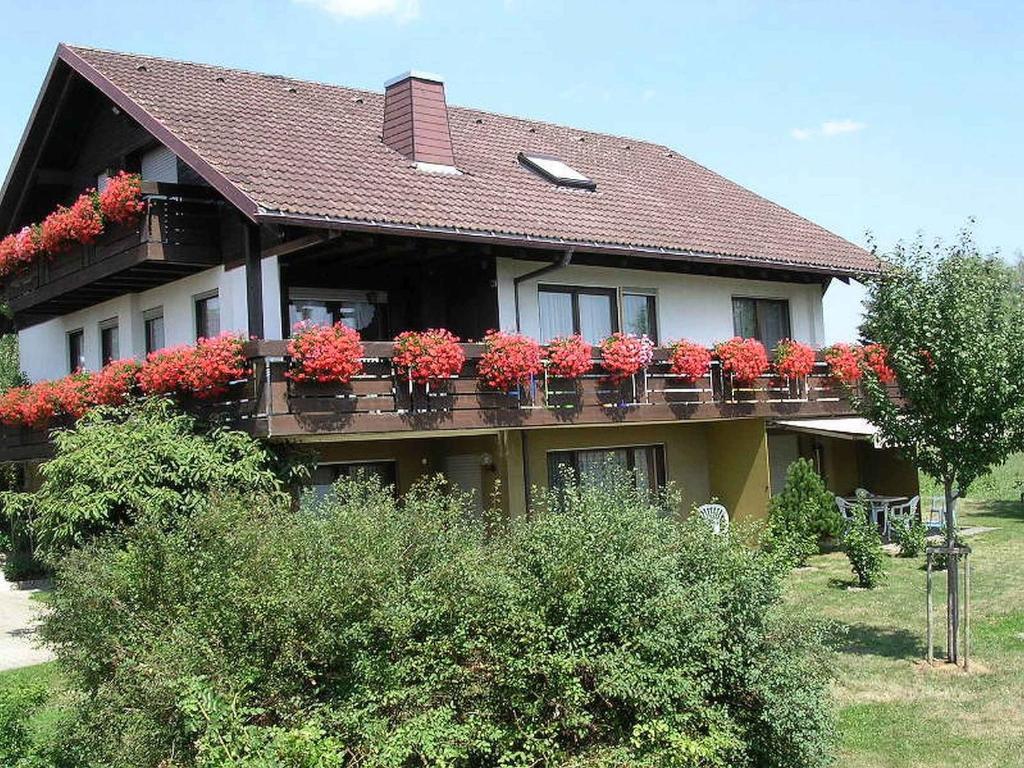 Appartements Ferienwohnungen Tröndle im Rosendorf Witznauweg 5 79809 Weilheim