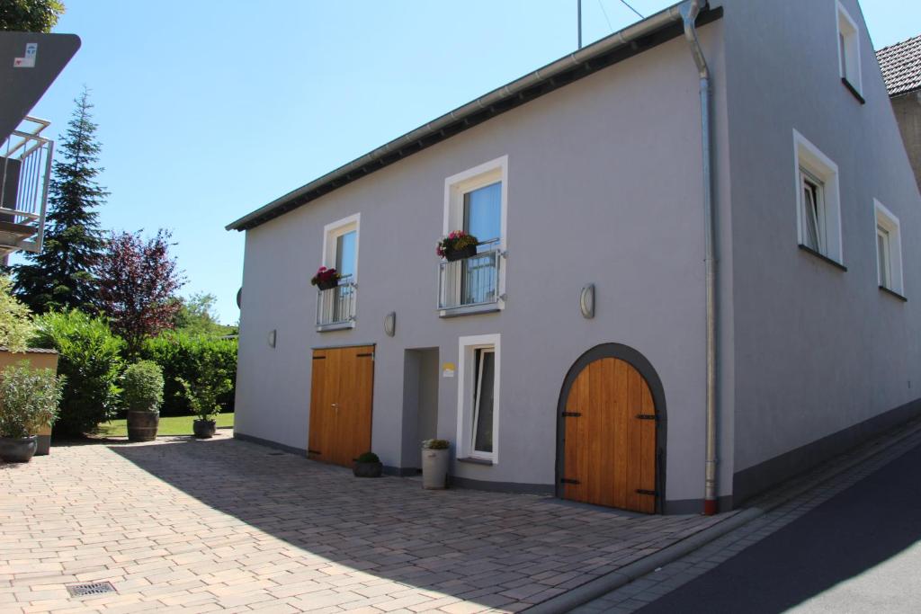 Appartements Ferienwohnungen Vulkaneifel Hauptstraße 81 56645 Nickenich
