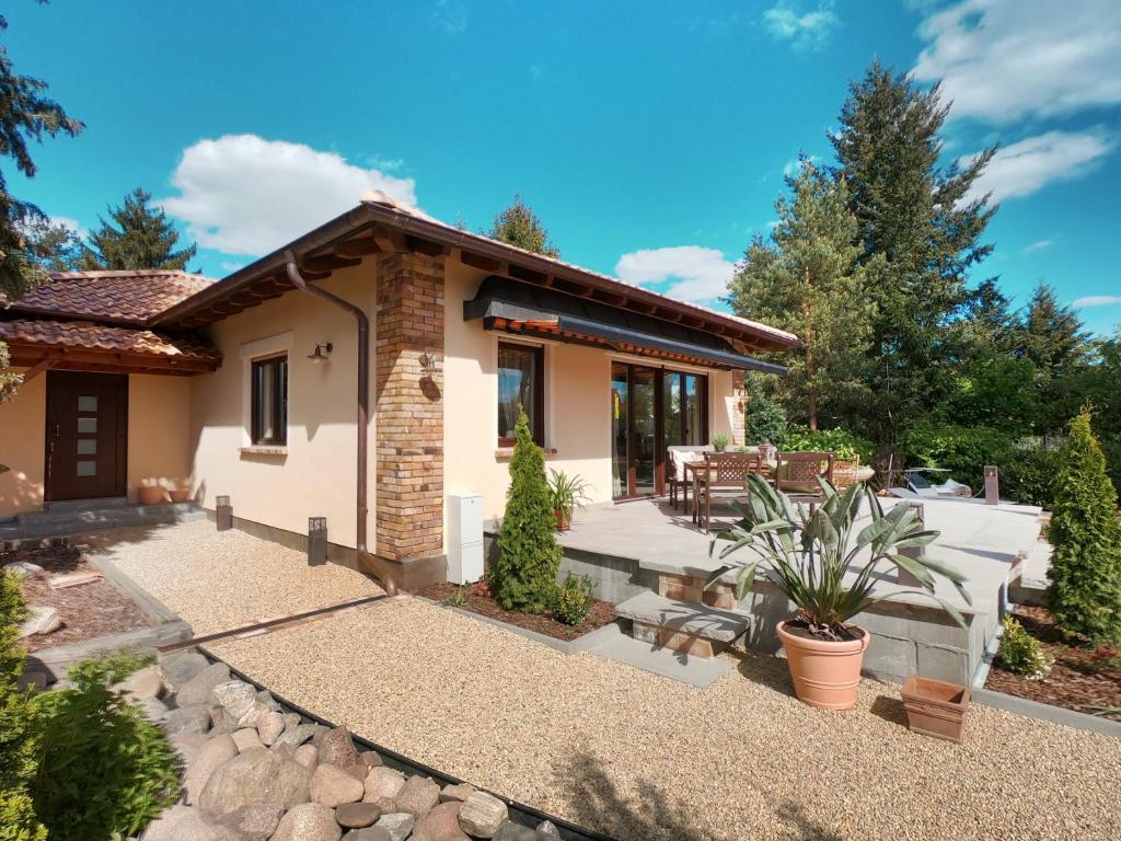 Appartements Ferienwohnungen Weise im Lausitzer-Seenland Feldstraße 2b 01983 Großräschen