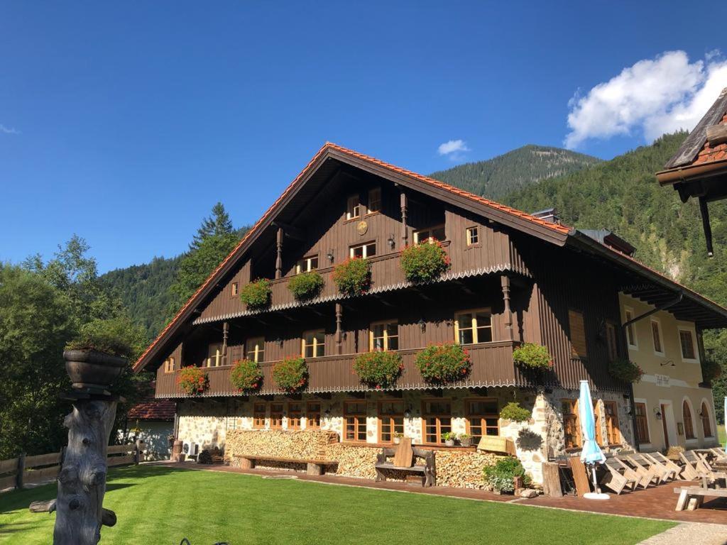 Ferienwohnungen Zipflwirt 80 Tiroler Straße, 83735 Bayrischzell