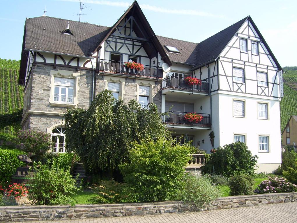 Appartements Ferienwohnungen Zum Niederberg Moselstraße 1 54470 Lieser