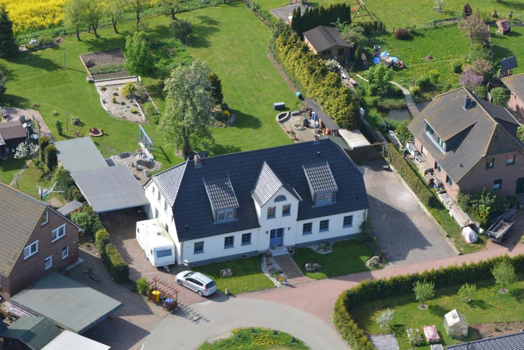 Ferienwohnungen zur Eule Am Dorfplatz 5, 18239 Clausdorf