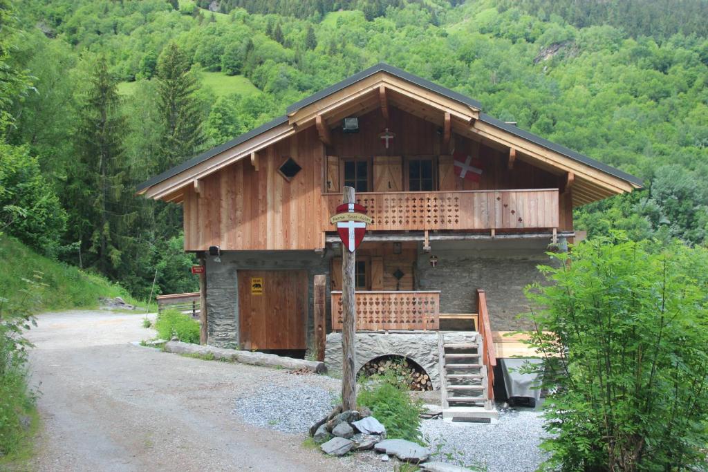 Ferme Saint-Aubin Le Jorat Ferme Saint-Aubin, 73640 Sainte-Foy-Tarentaise