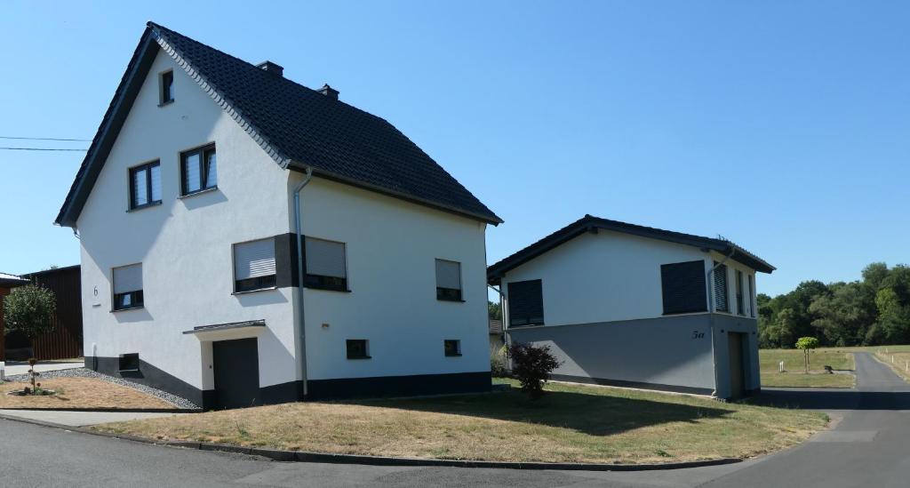 Appartements FEWO Hof Elbbachtal Im Elbbachtal 6 56459 Westerburg