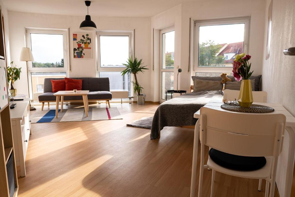 FULL HOUSE Studios - KornhausPremium Apartment - Balkon, NETFLIX, WiFi 36 Kornhausstraße, 06846 Dessau