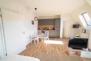 FULL HOUSE Studios - The Buffalo Apartment - NTFLX + WiFi