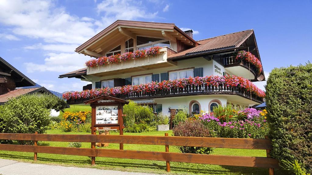 Appartements Gästehaus Alpenflora Achweg 16 87538 Fischen im Allgäu