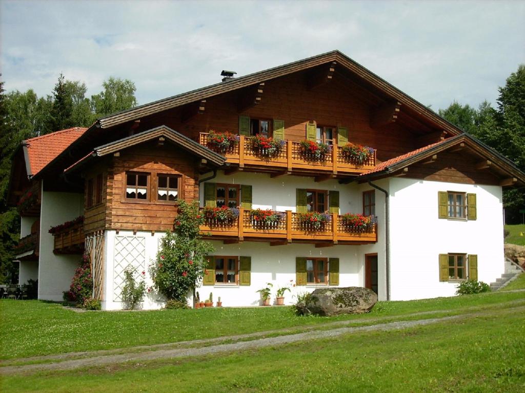 Appartements Gästehaus Apfelbacher Eppenschlager Straße 3 94518 Spiegelau