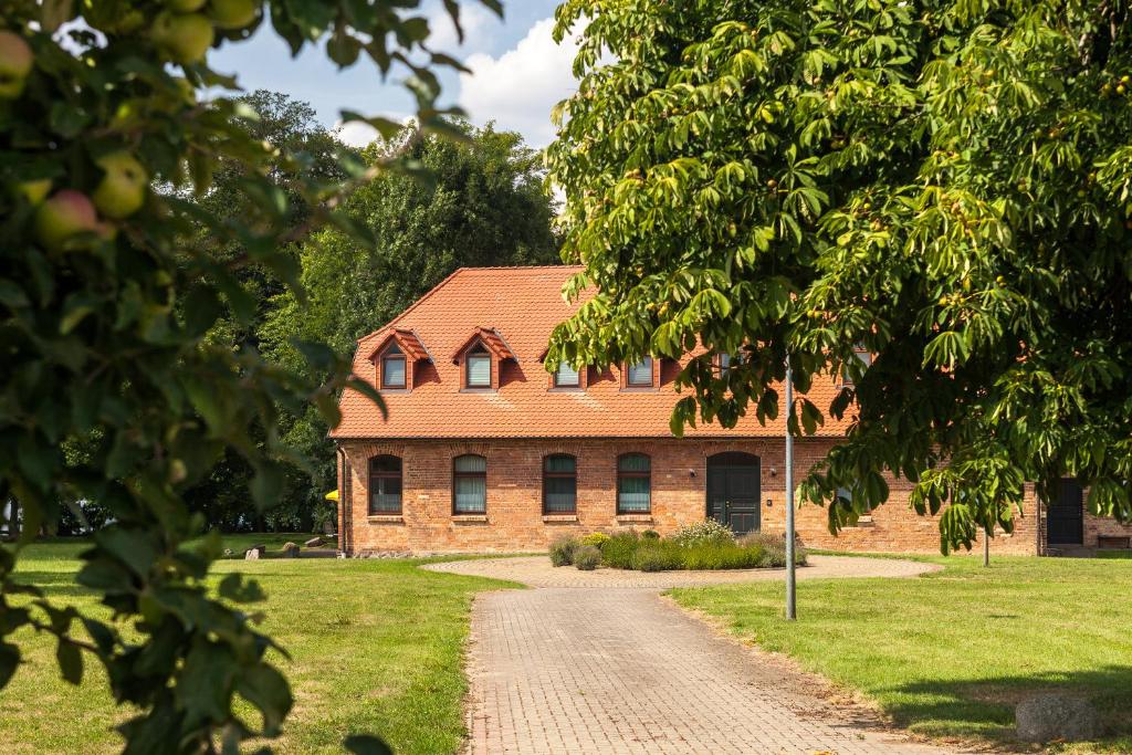 Gästehaus BärenHof Ausbau am See 4, 19395 Barkhagen