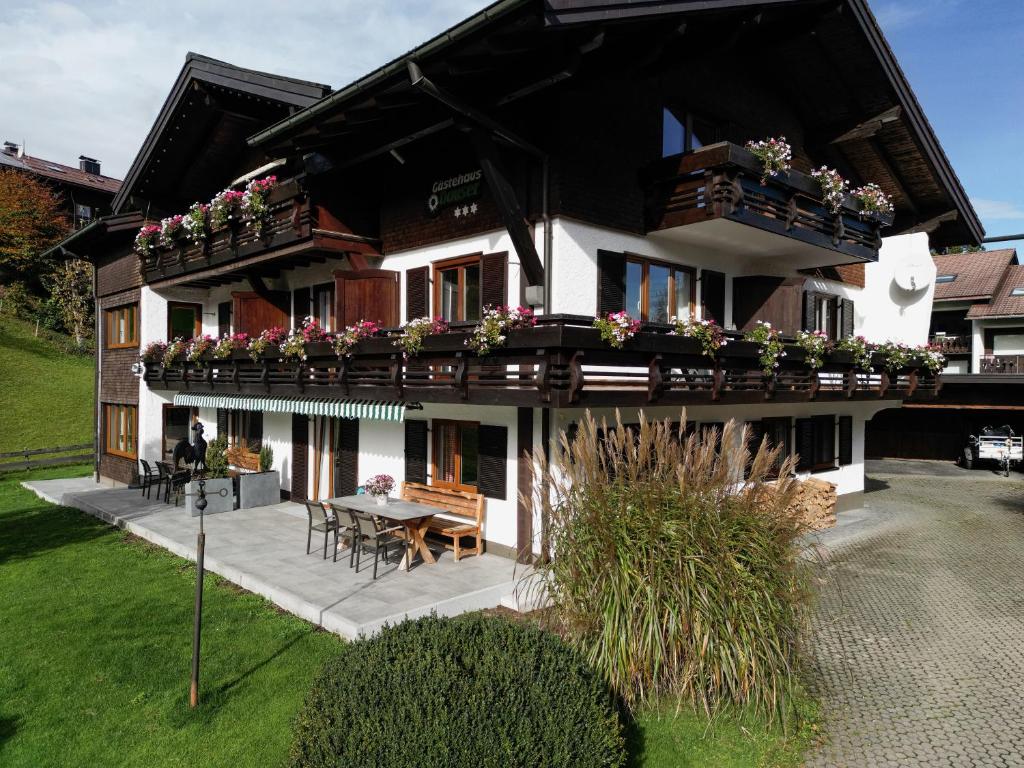 Appartements Gästehaus Dauser Kirchgasse 8 87538 Obermaiselstein