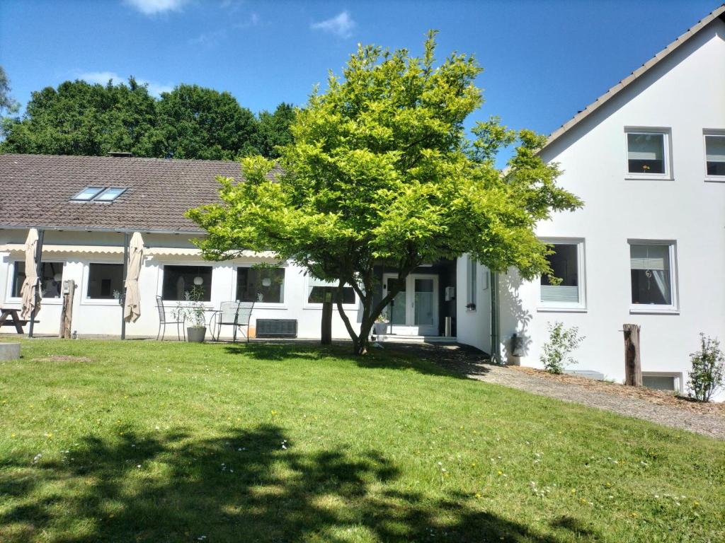 Gästehaus Falkenhof Rosenberg 4, 24259 Westensee