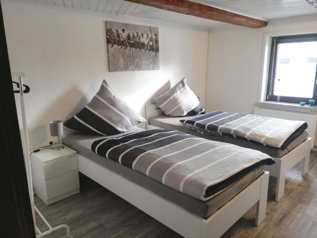 Appartements Gästehaus im Weserbergland 12 Robinson-Crusoe-Straße 37627 Deensen