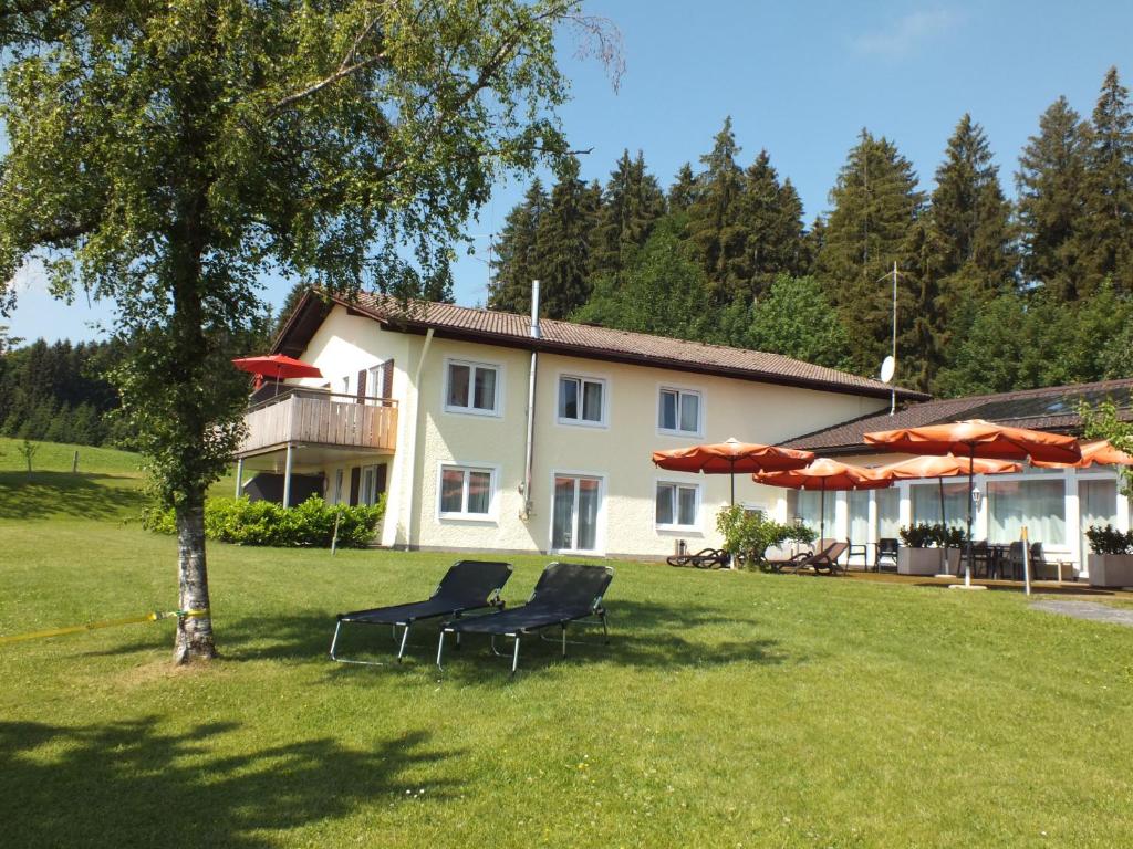 Appartements Gästehaus Pension Bergwald Bergstr. 49 88175 Scheidegg