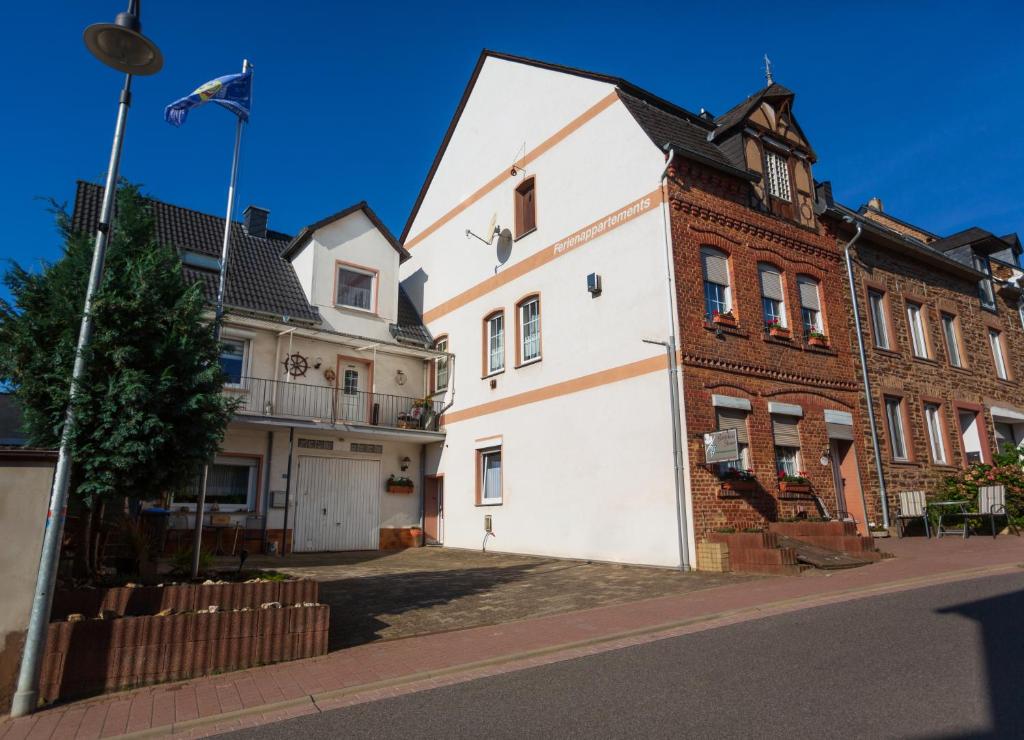 Appartements Gästehaus Steuer 21 Bergstraße 54536 Kröv