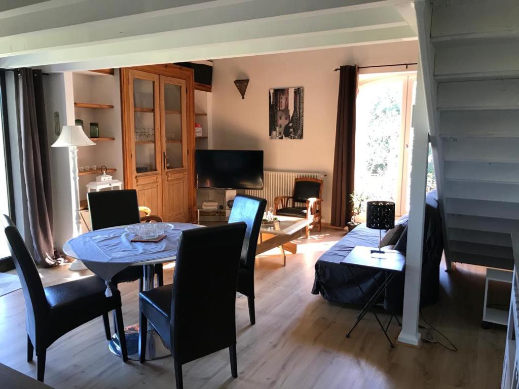 Appartements Gîte Bastide LAGREMUSE 121 Chemin des Quines 84260 Sarrians