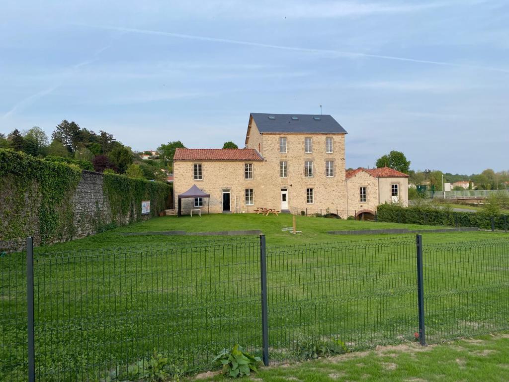 Appartements Gîte moulin de Chaussac 10 min du Puy duFou route de chaussac 1 route de la touche 85290 Saint-Laurent-sur-Sèvre