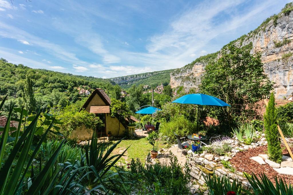 Appartements Gîtes Un Jardin dans la Falaise 146 Rue du Bout du Lieu 46330 Cabrerets