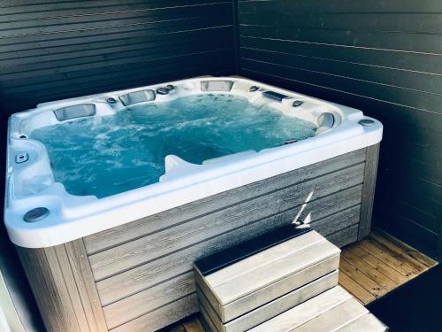 GuestHouse La Costière - logements indépendants - espace piscine jacuzzi
