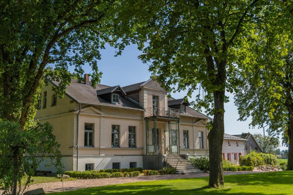 Gutshof Groß Behnkenhagen Groß Behnkenhagen 23, 18519 Groß Behnkenhagen
