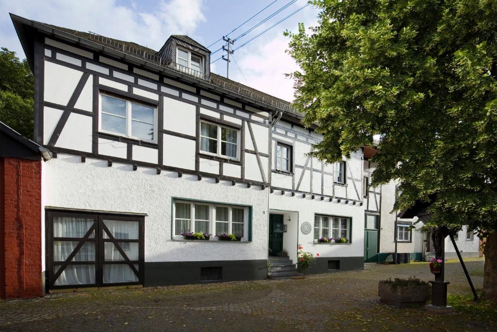 Appartements Haus am Giebel Am Giebel 9 52396 Heimbach