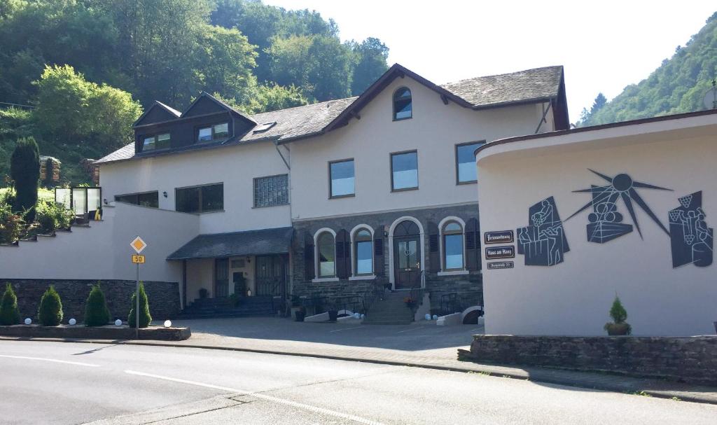 Appartements Haus am Hang Burgstrasse 55 54470 Bernkastel-Kues