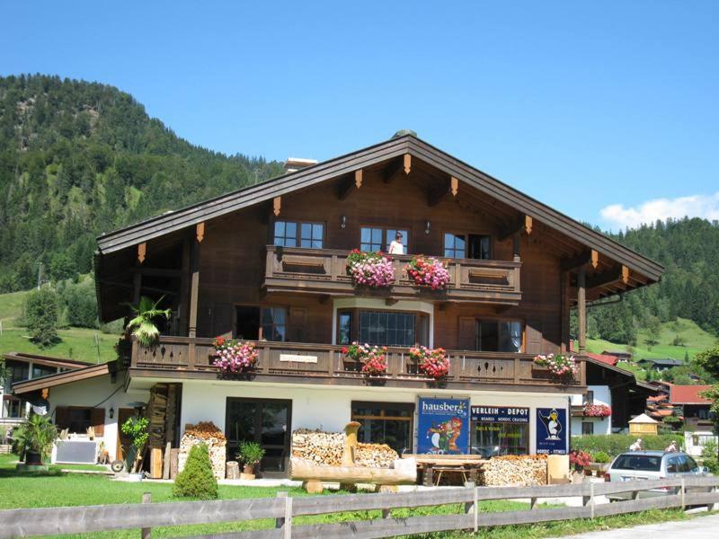 Haus am Maibaum Dorfstr. 36, 83242 Reit im Winkl