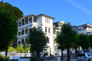 Haus am Meer Sellin App 5 und 6 by Meine Ferienzeit