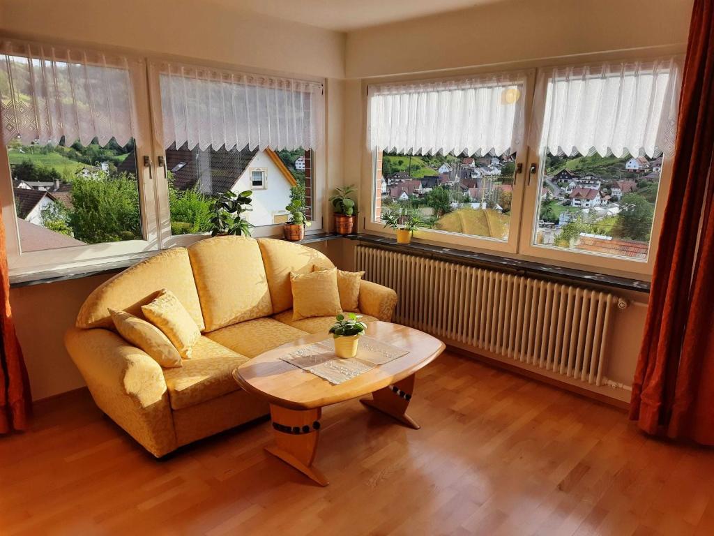 Appartements Haus am Schroffen 6 Am Schroffen 77883 Ottenhöfen im Schwarzwald