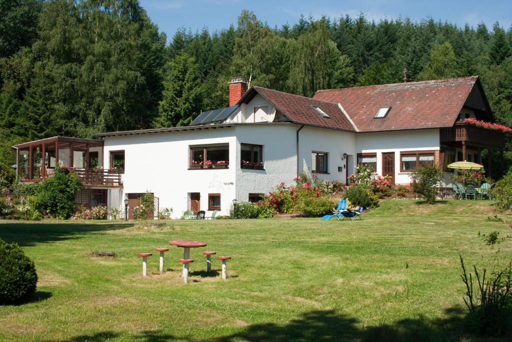 Haus am Wald - Urlaub am Nationalpark Am Forsthaus 2, 55758 Langweiler