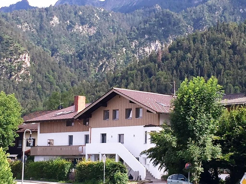 Appartements Haus Amberger Schillerallee 5 83457 Bayerisch Gmain
