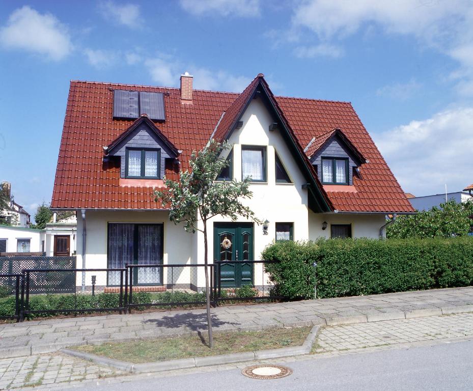 Appartements Haus Arvert Am Sturmfeld 5 17459 Ostseebad Koserow