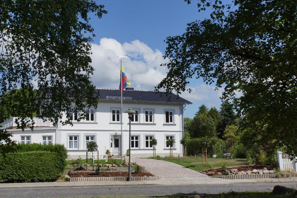 Appartements Haus Buddenbrock auf Rügen Friedensplatz 2 18556 Wiek auf Rügen