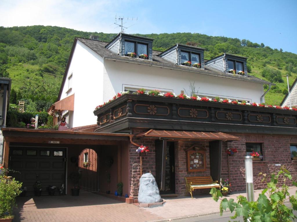 Appartements Haus Edith Kempa Klosterkammerstr. 44 56858 Sankt Aldegund